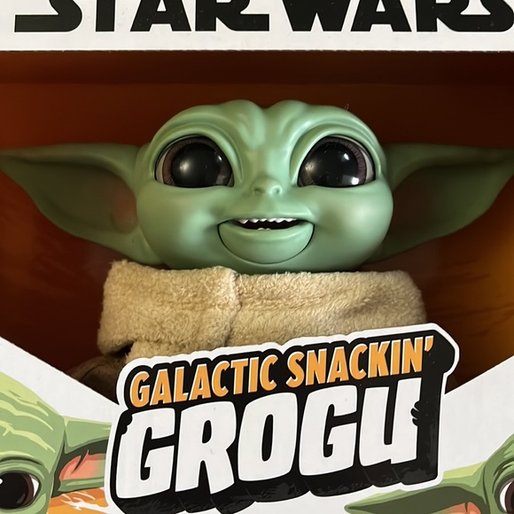 Star Wars The Mandalorian-Galactic Snackin’ Grogu $65!! - Picture 1 of 8